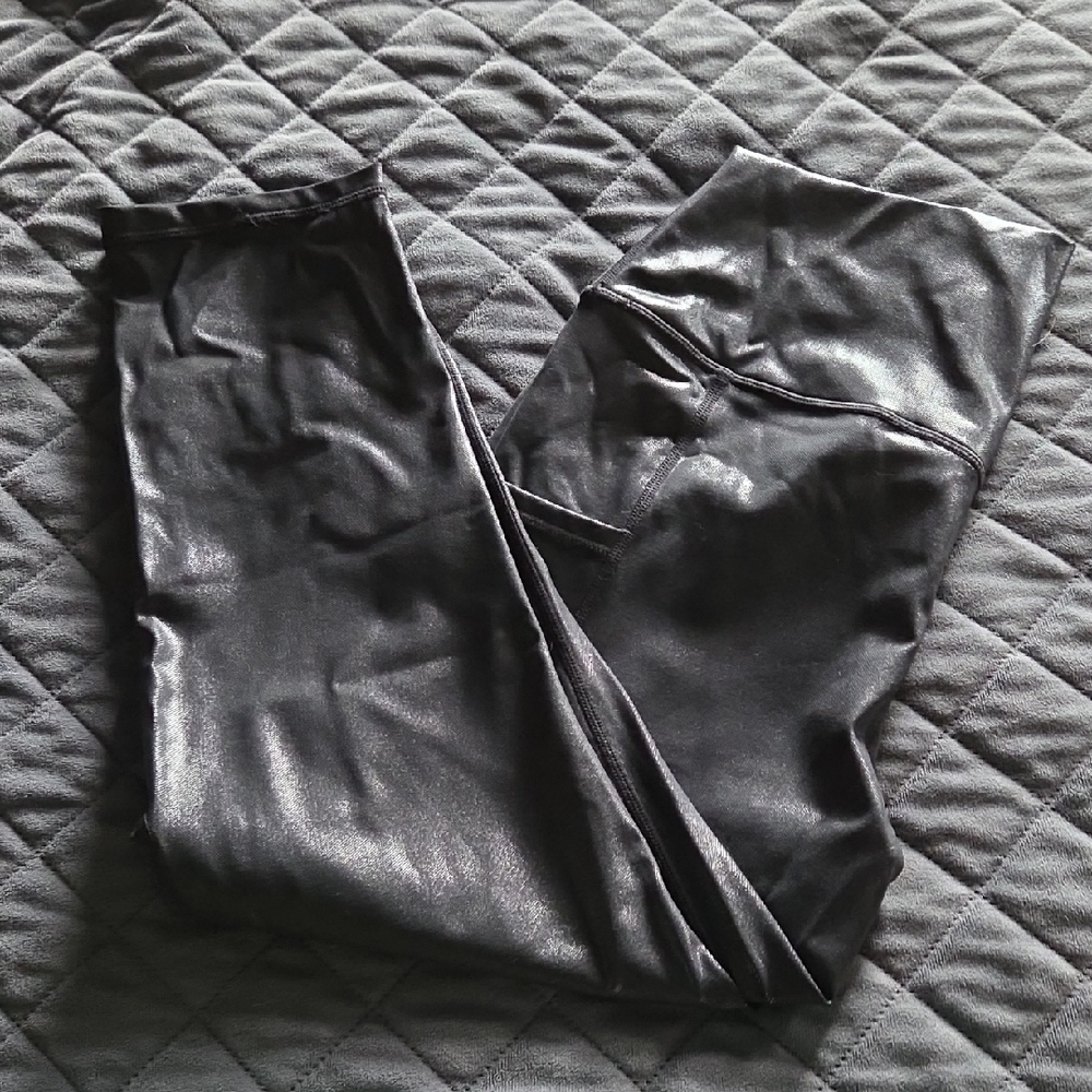 Constantly Varied Gear Shiny Black "Vinyl" Capri D